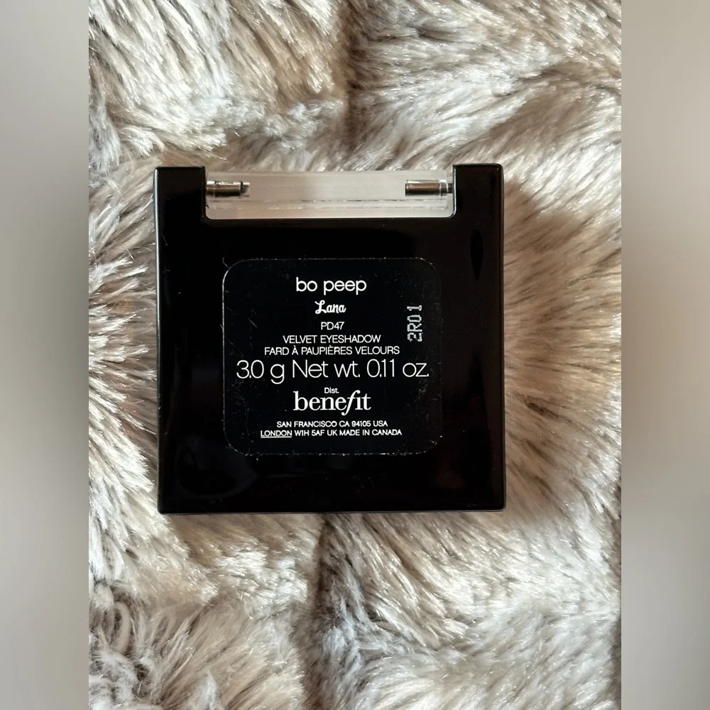 Benefit Velvet Eyeshadow Shade Bo Peep - Picture 2 of 3